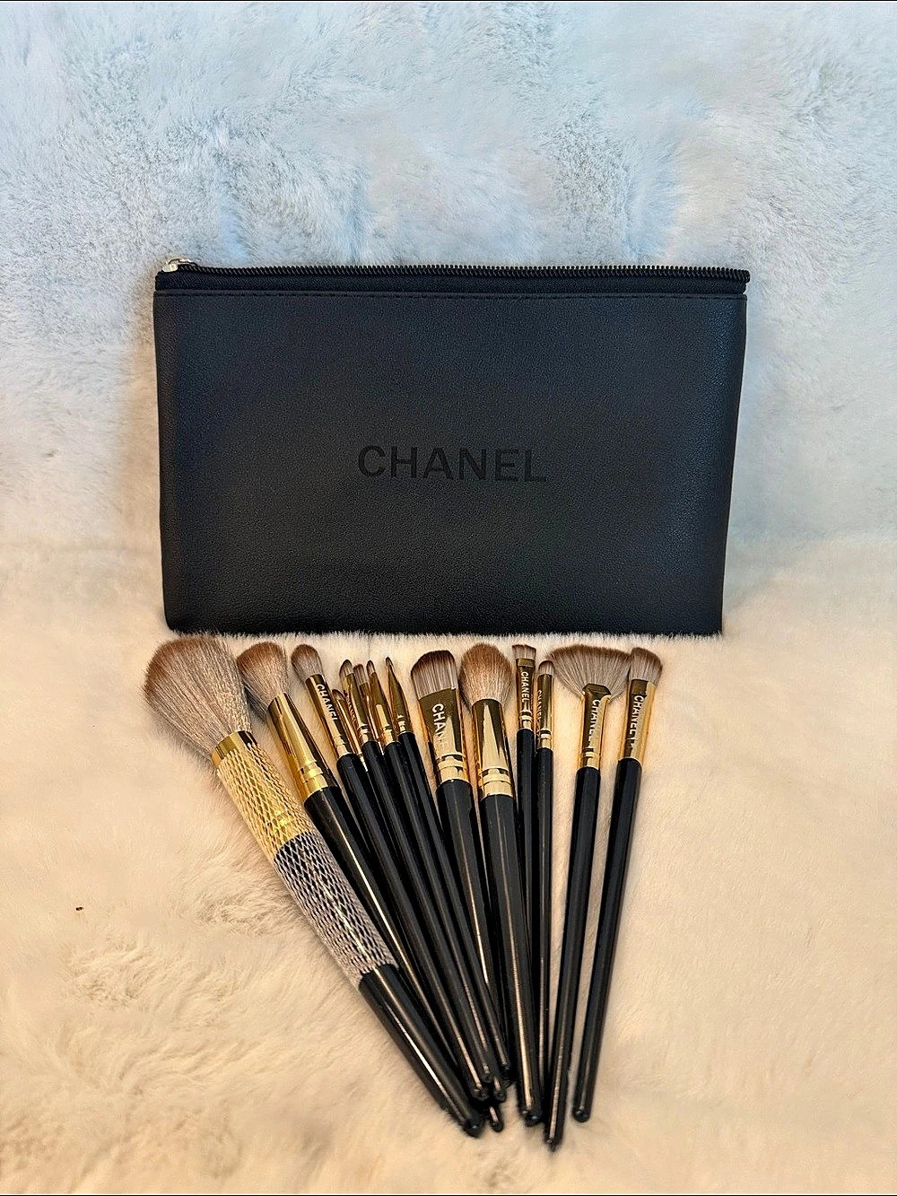 NWOT Source Unknown Makeup Brush Set in Black & Gold w/ 14 Branded Brushes